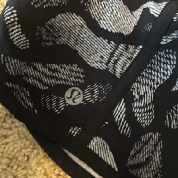 Black and white printed Lululemon athletic shorts - Picture 3 of 4